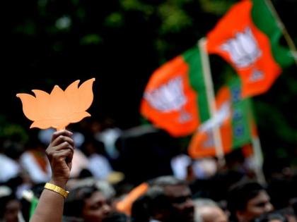 BJP breaks the stronghold of the leftist; Thiruvananthapuram mayoral candidate lost seat | भाजपाने डाव्यांचा गड फोडला; थिरुवनंतपुरममध्ये महापौरपदाचा उमेदवार पाडला