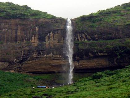 Tourists are still banned from Pandavakada Falls  | पांडवकडा धबधब्यावर पर्यटकांना बंदी कायम 