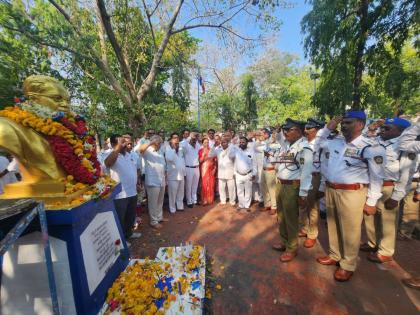 Dr Babasaheb Ambedkar Jayanti in akola | ‘उध्दरली कोटी कुळे भीमा तुझ्या जन्मामुळे...’चा जयघोष करीत महामानवाला वंदन!