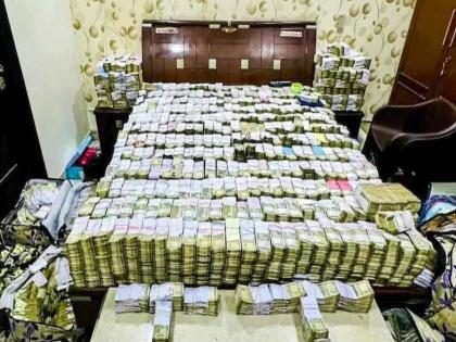 raid to the shoe merchant; Officials shocked by the notes, 40 crore cash seized! | चप्पल व्यापाऱ्याकडे छापा; नोटा पाहून अधिकारी थक्क, ४० कोटींची रोकड जप्त! 