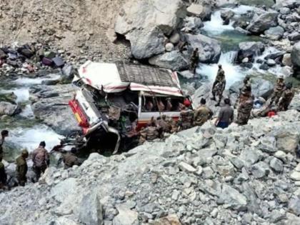 Suspicion of assassination after army bus crash; 7 soldiers were killed | लष्कराची बस कोसळण्यामागे घातपाताचा संशय; ७ जवानांचा झाला होता मृत्यू