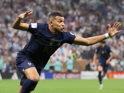 Fifa World Cup Final 2022 Live Updates :  1 minute and 37 seconds in between the two Kylian Mbappe goals, Both France and Argentina are tied 2-2 now! | Fifa World Cup Final : १ मिनिट ३७ सेकंदात ग्रह फिरले! कायलिन एमबाप्पेच्या दोन गोलने अर्जेंटिनाला रडवले, विक्रम केले