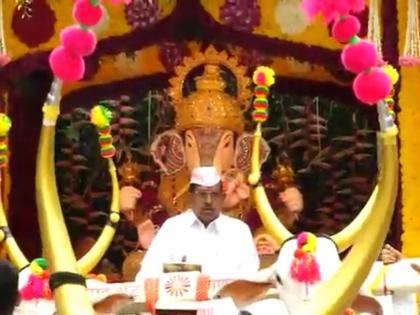 The procession of rich Dagdusheth Ganesha begins in Pune; The whole atmosphere is Ganesha | Video: पुण्यातील श्रीमंत दगडूशेठ गणपतीच्या मिरवणूकीला सुरुवात; संपूर्ण वातावरण गणेशमय