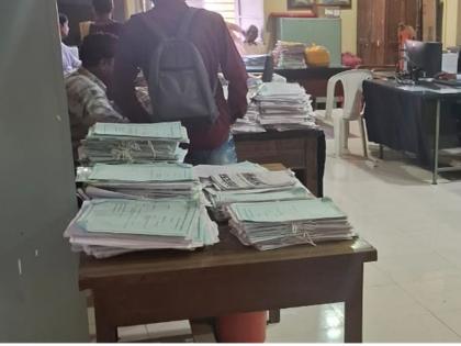 ...It's someone's fault, 2,300 birth and death certificate cases in Chhatrapati Sambhajinagar district are stuck | ...ही कुणाची अवकृपा, छत्रपती संभाजीनगर जिल्ह्यातील २,३०० जन्म-मृत्यू प्रमाणपत्रांची प्रकरणे ठप्प
