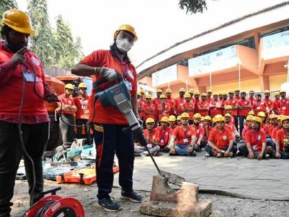 in the wake of monsoon one thousand disaster management volunteers of bmc are getting ready to control emergency situations in mumbai | पावसाळ्याच्या पार्श्वभूमीवर आपदा मित्र पुन्हा ‘इन ॲक्शन’, आपत्कालीन परिस्थितीत करणार मदत