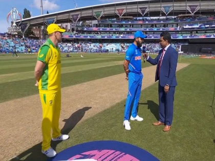 ICC World Cup 2019 : Virat Kohli, Aaron Finch complain about heavy LED bails in ICC World Cup 2019 | ICC World Cup 2019 : विराट कोहली, अ‍ॅरोन फिंच यांची आयसीसीकडे तक्रार, पण कोणाची?
