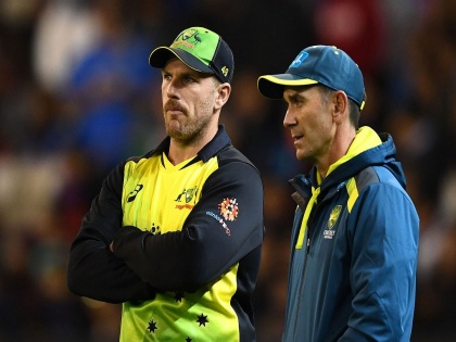ICC World Cup 2019: Steve Smith Captain skill help Aaron finch to lead Australia side in WC | ICC World Cup 2019: टॉस उडवायला फिंच गेला, पण पडद्यामागे ऑस्ट्रेलियाचा कर्णधार वेगळा!... कोण माहित्येय?
