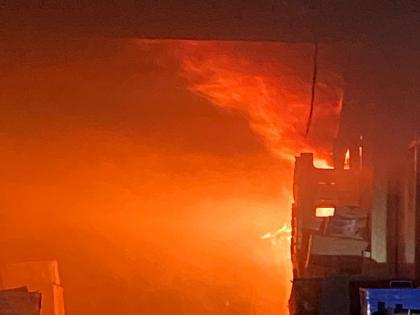 Massive fire at electrical godown in Vadki A loss of lakhs of rupees | वडकीतील इलेक्ट्रिकलच्या गोडाऊनला भीषण आग; लाखो रुपयांचे नुकसान