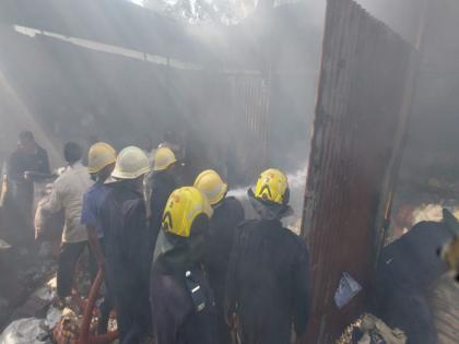 Fire breaks out at Gadi factory in Ganesh Peth Burn all ingredients | गणेश पेठेत गादी कारखान्याला भीषण आग; सर्व साहित्य जळून खाक