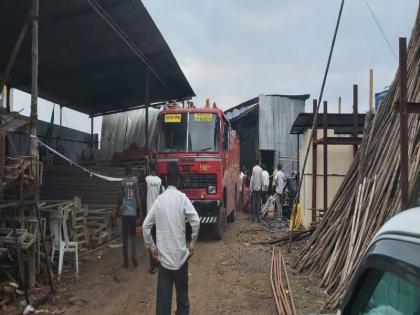 Fire at Vikram Mandap Decorators godown in Junnar Materials worth two and a half crores were burnt | जुन्नर मध्ये विक्रम मंडप डेकोरेटरच्या गोडाऊनला आग; अडीच कोटींचे साहित्य जळून खाक