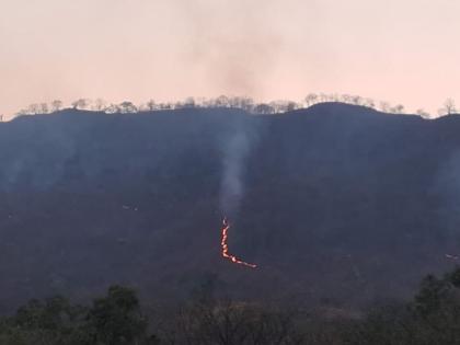 Even on the Padava day, Ajinkyatara was set fire in Satara | पाडव्या दिनीही अजिंक्यतारा पेटला! अनेकांचा गैरसमज आग लावून जातो...