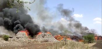 Dumping yard at Bhandewadi in Nagpur on fire again | नागपूरच्या भांडेवाडीतील डम्पिंग यार्डला पुन्हा आग