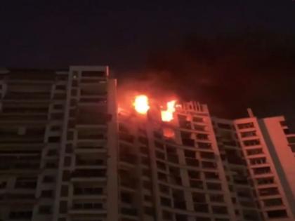 Fire broke out on the 15th floor of Vertex Solitaire building in Kalyan Aadharwadi area, fire brigade's 55-meter high ladder was not available | कल्याणमध्ये अग्नितांडव! अग्निशमन दलाची ५५ मीटर उंच शिडी बंद, २ तास धुमसत होती आग