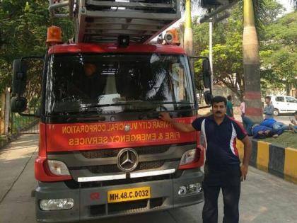 Unfortunate! Dangers of fire brigade collapse | दुर्दैवी! अंगावर झाडाची फांदी कोसळून अग्निशमन जवानाचा मृत्यू