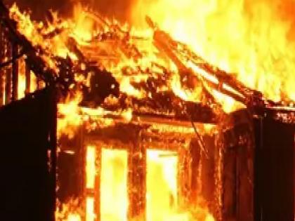 House catches fire in Kanadi Chandgad taluka kolhapur Rs 7 lakh worth of notes burnt Loss of Rs 40 lakh | Kolhapur: घराला आग, ७ लाख रुपयांच्या नोटा खाक; आगीत ४० लाखांचे नुकसान 
