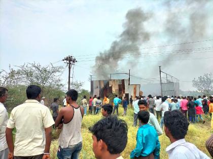 A fire broke out at a scrap warehouse in Chandur Bazaar amravati | भंगाराच्या गोदामाला भीषण आग; चांदूर बाजारातील घटना