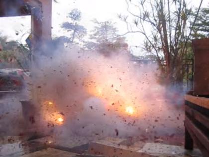 Eight fire incidents due to firecrackers, luckily no casualties thane news | फटाक्यांमुळे आगीच्या आठ घटना, सुदैवाने जीवित हानी नाही