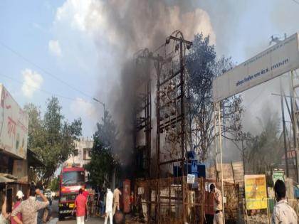 The fire in walhekarwadi, due to the urgency of the fire brigade prevented big problem | वाल्हेकरवाडीत भीषण आग, अग्निशामक दलाच्या तत्परतेमुळे मोठा अनर्थ टळला 