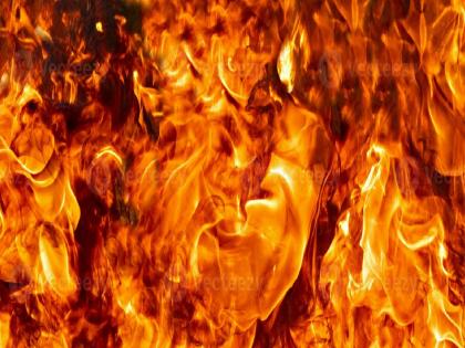 An elderly woman died in a fire in her living room in Kankavli | Sindhudurg: एकाकी राहणाऱ्या वृद्धेचा होरपळून मृत्यू, कणकवली येथील घटना; आगीचे नेमके कारण अद्याप अस्पष्ट An elderly woman died in a fire in her living room in Kankavli | Sindhudurg: एकाकी राहणाऱ्या वृद्धेचा होरपळून मृत्यू, कणकवली येथील घटना; आगीचे नेमके कारण अद्याप अस्पष्ट