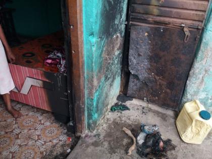 Shocking .... An attempt was made to set fire to families sleeping in the house | धक्कादायक....खामगावात घरात झोपलेल्या कुटुंबास पेटवून देण्याचा प्रयत्न 