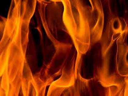 A House burnt at Murtijapur; Loss of Rs 5 lakh | मुर्तीजापूर येथे महिलेचे घर जळाले; ५ लाखांचे नुकसान