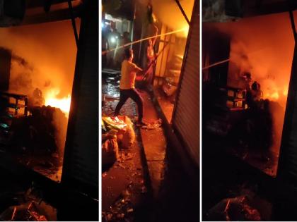परभणीत मध्यरात्री चप्पल, बुटाच्या गोडाऊनला भीषण आग; लाखोंचे नुकसान