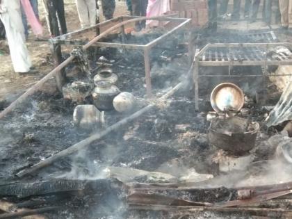 An elderly husband and wife died on the spot due to a fire in their Home, an incident in Barshi taluka | हृदयद्रावक! चुलीतील ठिणगीमुळे खोपटीला आग लागून वृद्ध पती-पत्नीचा जागीच मृत्यू, बार्शी तालुक्यातील घटना