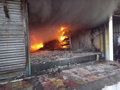 Solapur: Grocery store caught fire; Oil flares; Incidents in Mohol Taluk | Solapur: किराणा दुकानाला लागली आग; तेलामुळे उडाला भडका; मोहोळ तालुक्यातील घटना