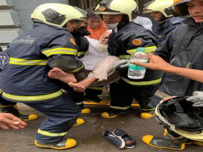 one dead and one injured in colaba churchil chamber building fire | कुलाबा येथे लागलेल्या आगीत एकाचा मृत्यू