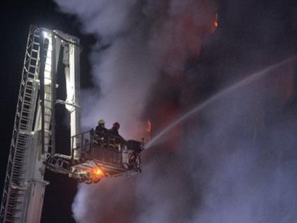 A fire broke out in a six-storey building, killing 40 people in dhaka, bangladesh | Bangladesh : सहा मजली इमारतीला लागली भीषण आग, 52 जणांचा मृत्यू