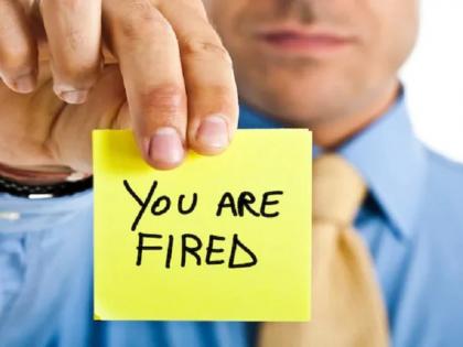 employee fired from job for asking about salary | बॉसला विचारला एक साधा प्रश्न, बॉसने कामावरुनच काढुन टाकलं ना....तुम्ही नका करु ही चूक