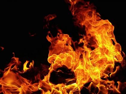 Pregnant woman set on fire by mother, brother in Uttar Pradesh’s Hapur | लग्नाविना गर्भवती राहिली, आई अन् भावाने पेट्रोल टाकून मुलीला जिवंत जाळले