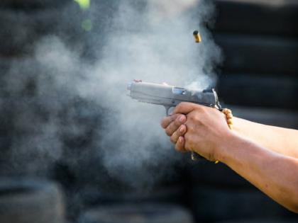 A dispute broke out over a pea in front of a car, Chhatrapati Sambhajinagar was shaken by direct firing on a young man! | कारसमोर लघुशंकेवरून वाद पेटला, तरुणावर थेट गोळीबाराने छत्रपती संभाजीनगर हादरले! A dispute broke out over a pea in front of a car, Chhatrapati Sambhajinagar was shaken by direct firing on a young man! | कारसमोर लघुशंकेवरून वाद पेटला, तरुणावर थेट गोळीबाराने छत्रपती संभाजीनगर हादरले!