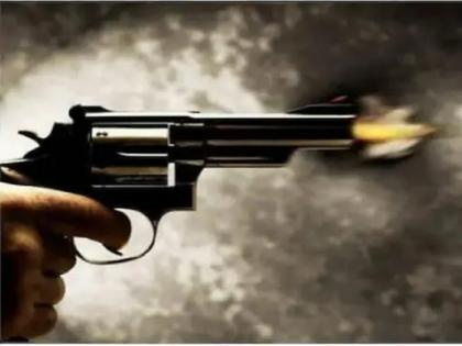 4 lakh looted after shooting at businessman; Events near Ganesh Kala Krida Manch | Pune : व्यावसायिकावर गोळीबार करुन ४ लाख लुटले; गणेश कला क्रीडा मंच जवळील घटना