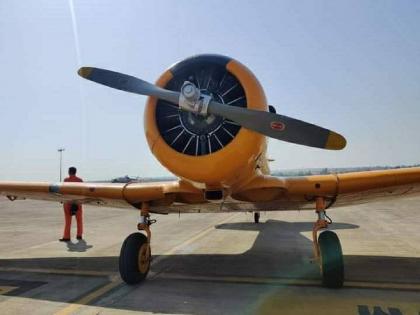 Oldest Vintage Aircraft at Belgaum Airport | जबरदस्त! बेळगाव विमानतळावर सर्वात जुने विंटेज विमान; दिला वॉटर सॅल्यूट