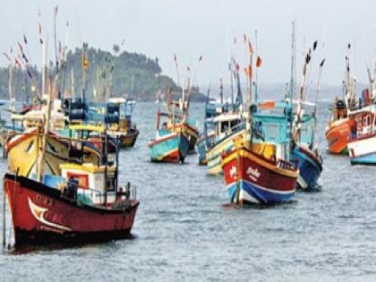 After two months of ban, deep sea fishing resumes | दोन महिन्यांच्या बंदीनंतर खोल समुद्रातील मासेमारी पुन्हा सुरू