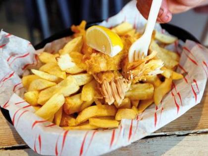 doors open to londons latest vegan venture fish and chips | आता शाकाहारी लोकांनाही खाता येणार मासे; जाणून घ्या कसे!