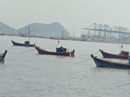 Fishermen, environmentalists run to the Supreme Court against the flooding of the sea | समुद्रातील भरावाविरोधात मच्छीमार, पर्यावरणवाद्यांची सुप्रीम कोर्टात धाव 