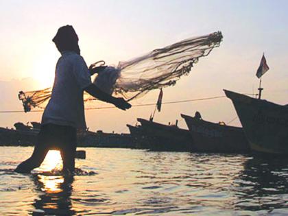 Coronavirus: Free year-round battery service to fishermen and farmers; Engineering student initiative | Coronavirus: मच्छीमार आणि शेतकऱ्यांना वर्षभर बॅटरी सर्व्हिस मोफत; इंजिनिअर विद्यार्थ्याचा पुढाकार