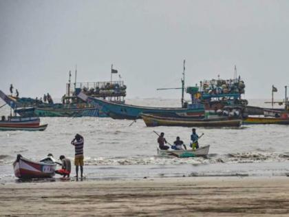 Fishermen advised to exercise caution at sea amid rising tensions between India and Pakistan | भारत-पाकिस्तान वाढत्या तणावाच्या पार्श्वभूमीवर समुद्रात मच्छिमारांनी दक्षता घेण्याच्या सूचना Fishermen advised to exercise caution at sea amid rising tensions between India and Pakistan | भारत-पाकिस्तान वाढत्या तणावाच्या पार्श्वभूमीवर समुद्रात मच्छिमारांनी दक्षता घेण्याच्या सूचना
