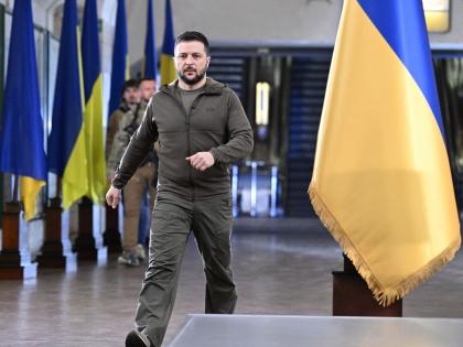 Russia Ukraine War: Big Claim! Russia was ‘just minutes away’ from capturing Volodymyr Zelensky on first day, close aide says: report |  Russia Ukraine War: मोठा दावा! झेलेन्स्की रशियन फौजांच्या ताब्यात येता येता राहिले; युद्ध पहिल्याच दिवशी संपले असते