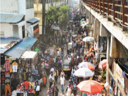 Race to reach Dombivli, Thakurli railway station; When will action be taken against peddlers? | डोंबिवली, ठाकुर्ली रेल्वेस्थानक गाठण्यासाठी अडथळ्यांची शर्यत; फेरीवाल्यांवर कधी होणार कारवाई? 