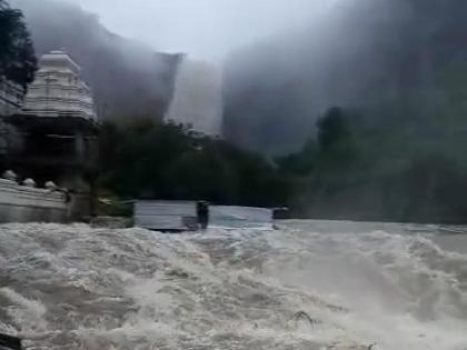 Many lakes in Ashti taluka overflow, river nallas flooded at night; villages lost contact | Rain in Beed, Ashti: पावसाचे रौद्ररूप : आष्टी तालुक्यात अनेक तलाव ओव्हर फ्लो, नदी नाल्यांना रात्रीत पूर; गावांचा संपर्क तुटला