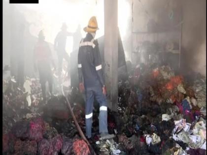 The godown collapsed after the explosion; 4 workers killed in Gujarat | स्फोटानंतर गोडाऊन कोसळले; गुजरातमध्ये 4 कामगारांचा मृत्यू