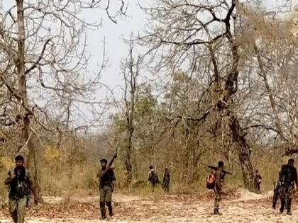 Three killed in Chhattisgarh by naxals on suspicion of being police informer | पोलिसांचे खबरी असल्याच्या संशयावरून तिघांची छत्तीसगडमध्ये हत्या