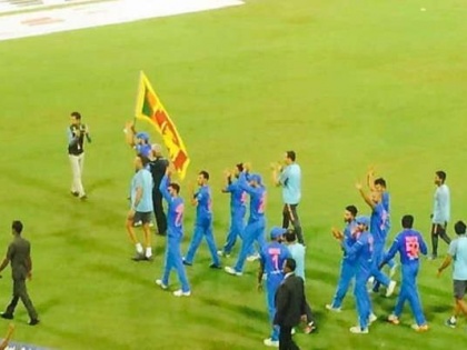 The final match was played by Rohit on the Zilhilatyah | अंतिम सामना जिंकल्यावर रोहितने मैदानात फडकवला श्रीलंकेचा झेंडा