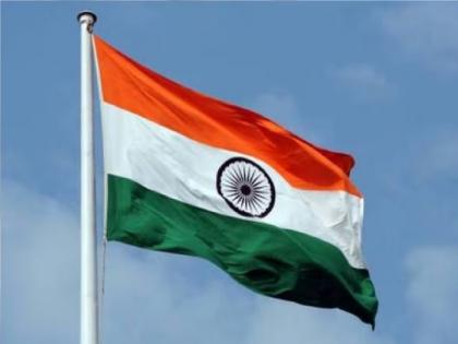 People believe in khadi cloth for National flag, Central government has changed the flag code | तिरंगा निर्मितीत खादीचाच ‘झेंडा’, सॅटिनच्या कापडापेक्षा प्राधान्य; केंद्र सरकारने केला ध्वजसंहितेत बदल