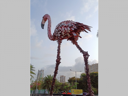 The 28.5 feet sculpture of flamingo is a national record holder | फ्लेमींगोची २८.५ फूटाची शिल्पाकृती ठरली राष्ट्रीय विक्रमाची मानकरी