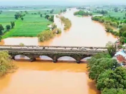 the intensity of rain is less but there is flood The situation remains In Kolhapur | कोल्हापुरात पावसाचा जोर ओसरला, पुराचा विळखा कायम; दूध, भाजीपाला वाहतूक ठप्प