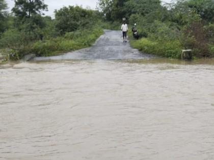 Nanded: Cars, autos washed away in flood at Dhadkanal; Bodies of three found after 40 hours | Nanded: धडकनाळ येथे पूरात कार,ऑटो वाहून गेले; ४० तासांनी तिघांचे मृतदेह सापडले Nanded: Cars, autos washed away in flood at Dhadkanal; Bodies of three found after 40 hours | Nanded: धडकनाळ येथे पूरात कार,ऑटो वाहून गेले; ४० तासांनी तिघांचे मृतदेह सापडले